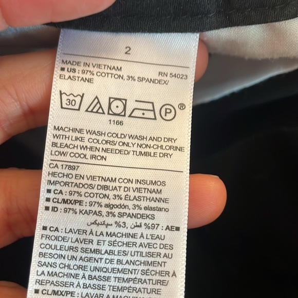 🧡 3 For $12 Bundle Sale 🧡 EUC - Old Navy Bermuda Shorts - Picture 4 of 4